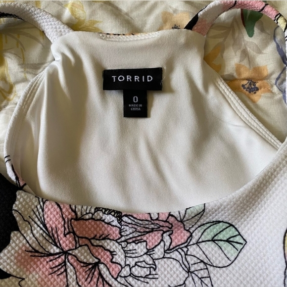 Torrid White Floral Textured Knit Bare Shoulders High Neck Skater Dress - Picture 4 of 11